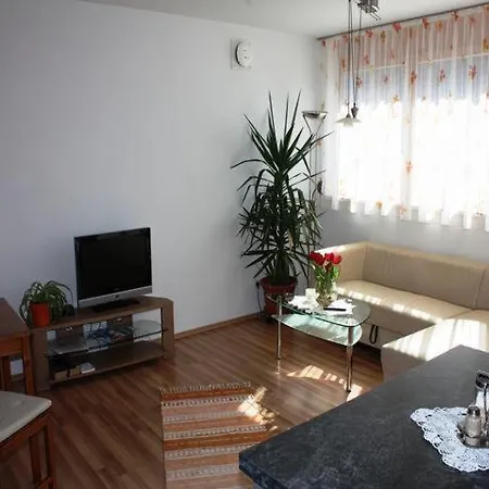 Nadja Apartment *